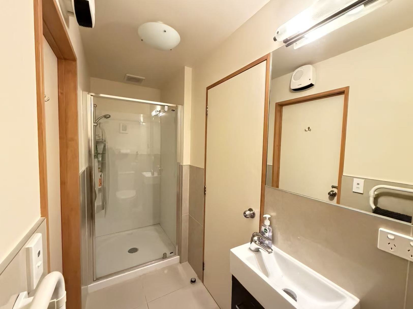 Economy Room 2 interior