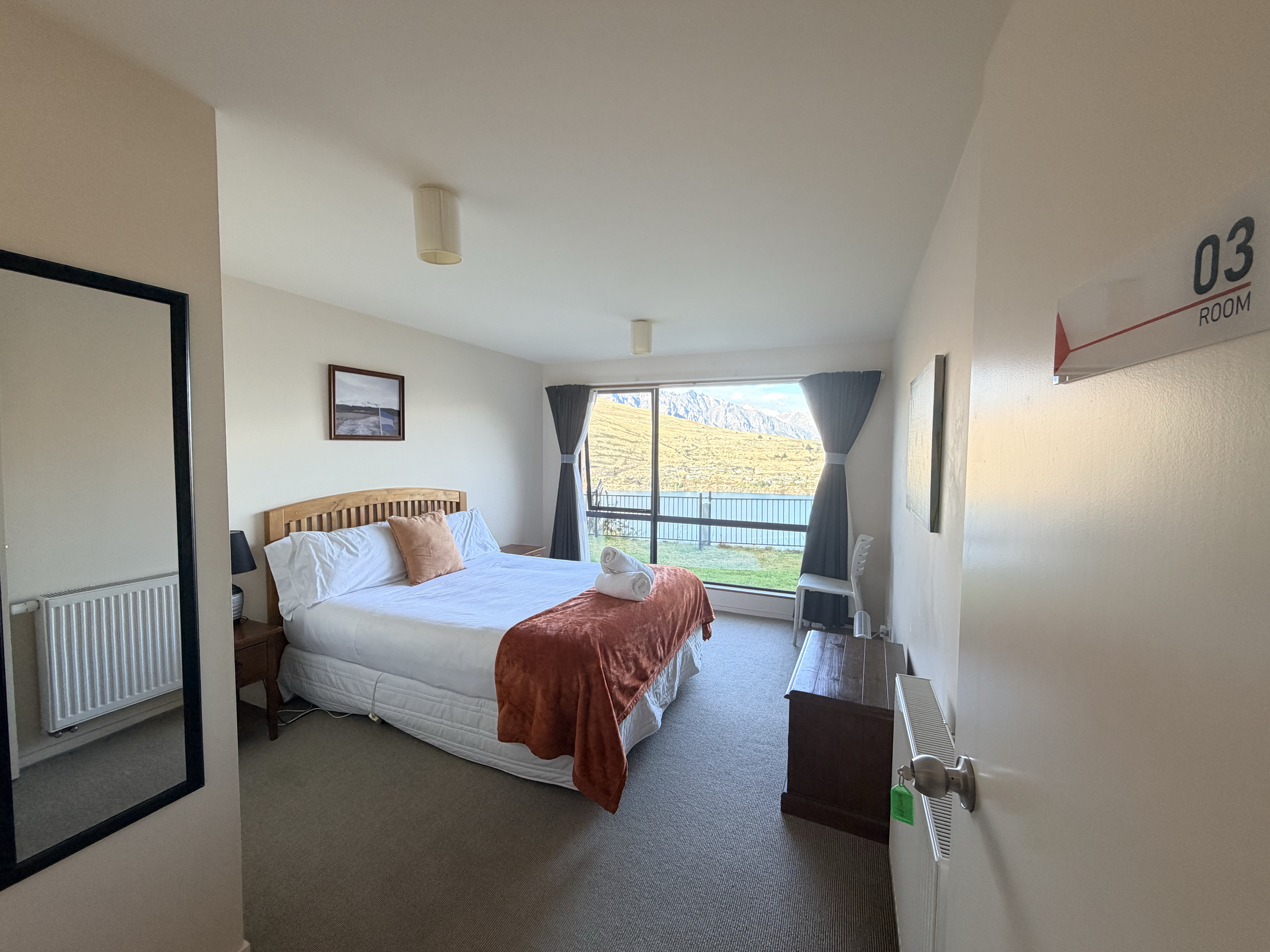 Lake View Economy Room 3 exterior